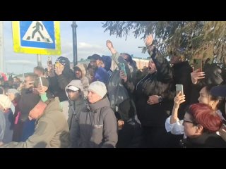 Путин, помоги!  в Орске начался стихийный митинг жителей, возмущенных бездействием местных властей