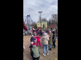 Видео от Парк им. Бабушкина: ледовый каток, аттракционы