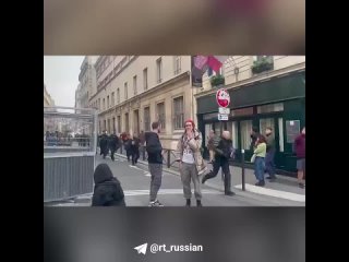 Полиция применила слезоточивый газ для разгона студенческой акции протеста в центре Парижа, пишут в сети и публикуют видео
