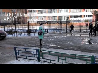 Ни «зебры», ни ограждения: одна из крупнейших школ Воронежа опасна для учеников