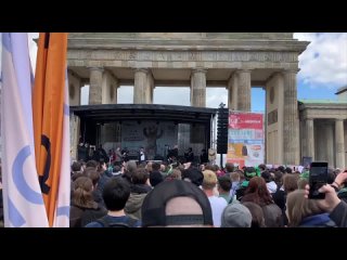 Around 5,000 people in Berlin gathered at the Brandenburg Gate this Saturday to celebrate the legalisation of cannabis and smoke