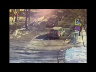 Рубрика: Женщина и рульНа пересечении улиц Расплетина и Берзарина в Москве 42-летняя автоледи за рулем Киа, совершая поворот
