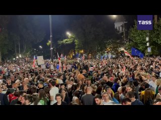 En Tiflis, la oposicin y las ONG celebran una concentracin frente al Parlamento contra la ley de agentes extranjeros, informa