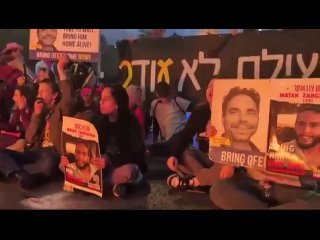 En Israel, los manifestantes bloquean carreteras, exigiendo que Netanyahu acepte un acuerdo de alto el fuego con Hams en la Fra