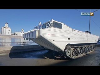 В Кургане к набережной пригнали спецтехнику МЧС (видео)