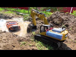 RC Cars MUD OFF Road Adventure Excavator v Land Rover 4x4 Car