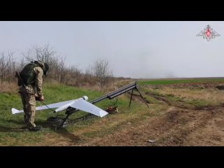 Министарство одбране: Падобранци, уз помоћ беспилотних летелица, збрисали су украјинске тенкове и артиљеријске топове на десној