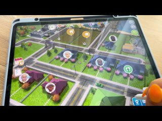 АСМР. Играю в sims FreePlay, чавканье жевачкой. Playing sims FreePlay on iPad. chewing gum.