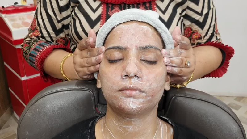 Lashes Beauty Parlour ACNE PIMPLE wali skin par FACIAL kare ya nahi Best Facials for Pimples Acne prone