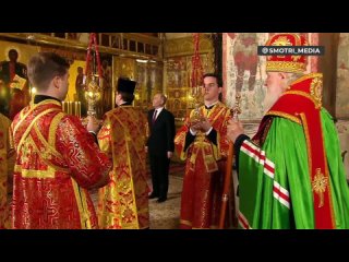 Святейший Патриарх Кирилл служит благодарственный молебенВладимир Путин и благодарственный молебен