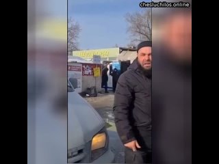 Шалава, иди нахр!: В Новосибирске толпа мигрантов окружила девушку-водителя  Женщина пыталась про