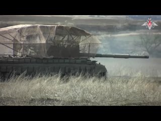 Прямой наводкой: танкисты 68-го армейского корпуса уничтожили опорный пункт ВСУ Экипажи Т-72Б3 танковых подразделений мотост