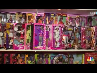 Женщина из Канзаса показывает огромную коллекцию чернокожих Barbie