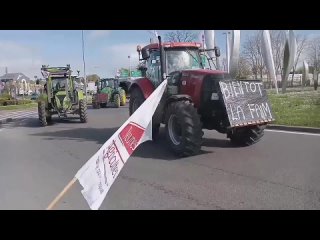 🇫🇷Farmers protest in the streets of Orleans, France