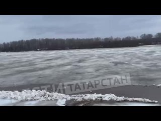 На реке Вятке начался ледоход