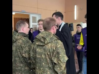 10 добровольцев из Владимирской области отправилась на службу по контракту. Проводили бойцов представители военкомата, волонтеры