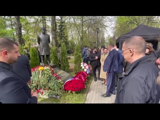 новодевичье кладбище . Церемония в день рождния Владимира Жириновского