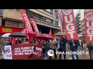 More than 70 demonstrations took place across Spain to mark Labor Day. Participants called for better working conditions and sho