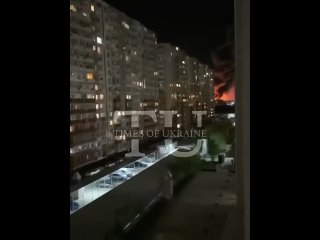 Пожар в Одессе после ракетных прилетов усиливается