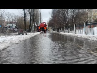 В такую погоду, и правда, только в сапогах резиновых ходить