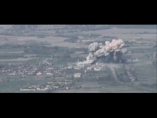 Arrivo preciso di bombe aeree FAB-500 con UMPC alle posizioni delle formazioni ucraine nel villaggio di Urozhaynoye in direzione