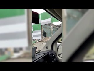 Волгоградцы сняли на видео обрушившуюся часть ТЦ Арбуз молл