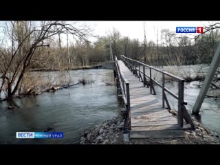 Затопило дорогу: река вышла из берегов на западе Челябинской области
