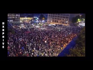 Tbilisi | Massive crowds move towards the Parliament building through Rustaveli avenue protesting Russian law