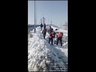 В Оренбурге продолжаются снегоуборочные работы