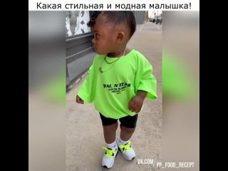 Какая стильная и модная малышка