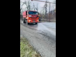 Ямал продолжает ремонтировать дороги в Волновахе