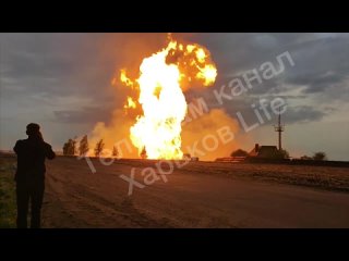 В Харьковской области горит трубопровод. На кадрах вид