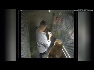 В первых кадрах мужчина заходит с девушкой в отель, поднимаются на лифте...спустя сутки, он спускает