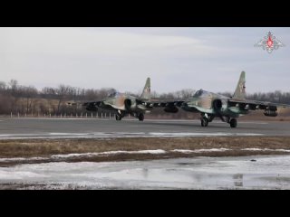 Экипажи штурмовиков Су-25 ВКС России нанесли серию ударов неуправляемыми авиационными ракетами по объектам украинских формирован