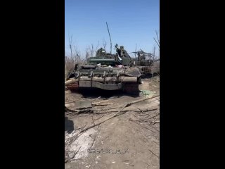 🇺🇦Выведенные из строя и брошенные на Донецком направлении танки Т-72Б3М и Т-72АВ украинских формирований💥
📱|U_G_M| (https://t.