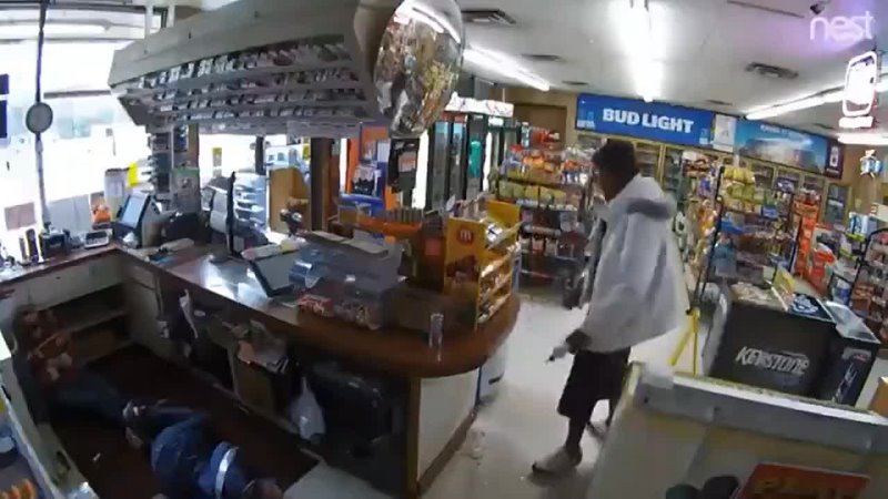 Thug ties up gas station