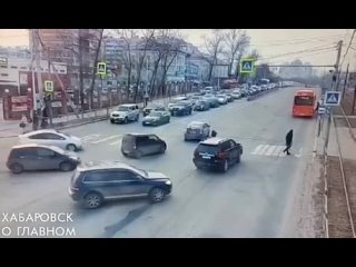 9-летний ребёнок на самокате попал под колёса в Хабаровске