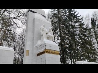 . Возложение цветов к мемориалу “Вечный огонь“ в Костроме