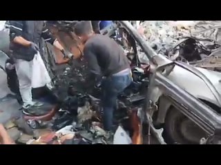 Vídeo del vehículo bombardeado por Israel en el que fueron asesinados los hijos y nietos del jefe del buró político de Hamás