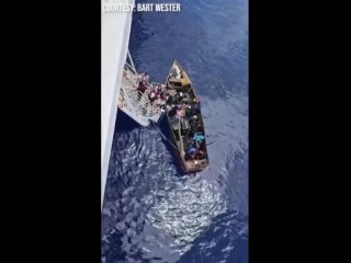 Экипаж лайнера спас кубинских мигрантов, которые направлялись в США