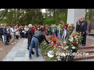 Сотни людей приняли участие в акции Бессмертный полк на мемориальном комплексе Советское поле славы под нидерландским городо