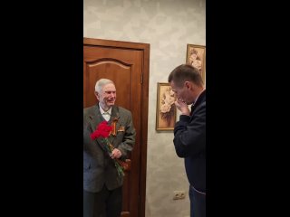 Александр Легков поздравил ветерана С Днем Победы.