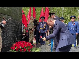 В рамках акции Вахта Памяти прошло возложение цветов к мемориалу воинам, погибшим в Великой Отечественной войне