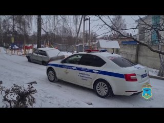 В Корочанском районе автоинспекторы привлекли к ответственности двигавшегося с пробитым колесом водителяСотрудники ГИБДД Короч
