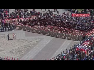 300-метровую Георгиевскую ленту развернули в Москве на Поклонной горе в рамках акции Символ Великой Победы с участием юнармей