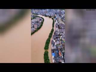 ️ В Китае произошло сильнейшее за последние 50 лет наводнение — 127 миллионов человек находятся в оп