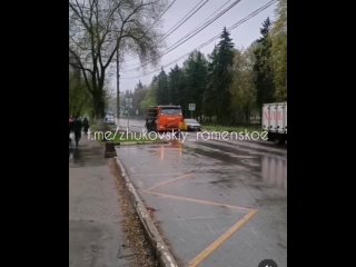 Проливалка работает в жесткий ливень г.Жуковский