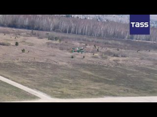 Un avin de combate I-16 de la Gran Guerra Patria volar sobre la ciudad rusa de Novosibirsk durante el desfile del Da de la