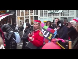 В Амстердаме свои проблемы  на акцию протеста вышли жрицы любви