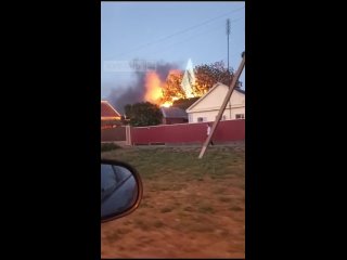 Крупный пожар в Щербиновском районе: там сгорели двухэтажный гараж и бани